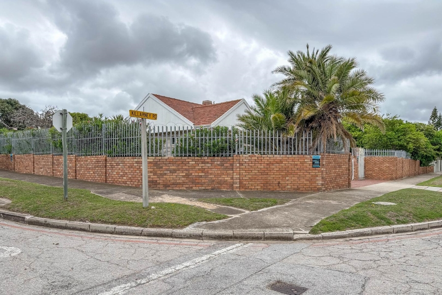 To Let 4 Bedroom Property for Rent in Humewood Eastern Cape